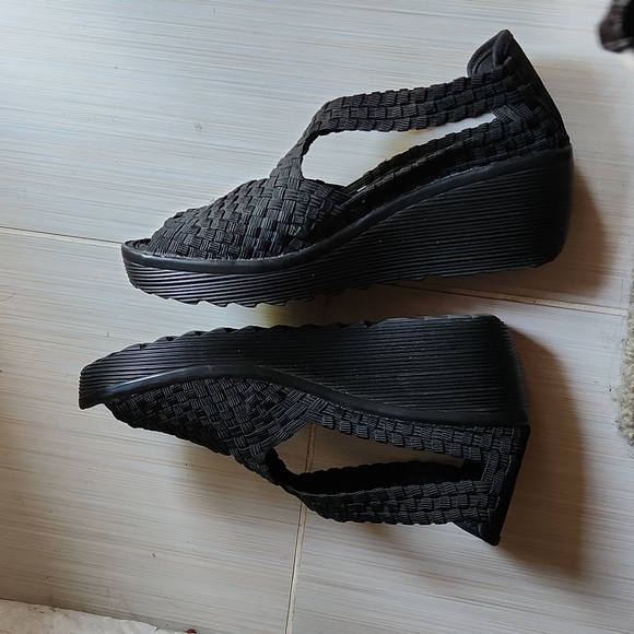 Serene wedge strappy sandals, peep toe. - Picture 3 of 6